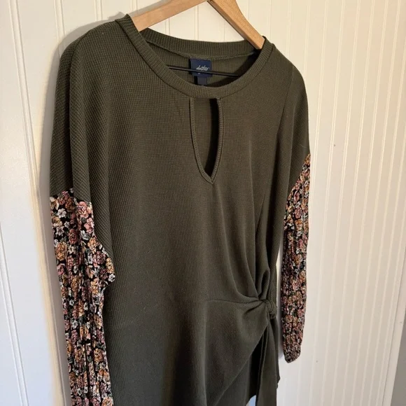 Daytrip Dusty Olive Floral Sleeve Side Tie Long Sleeve Women’s Size Medium - Picture 3 of 14